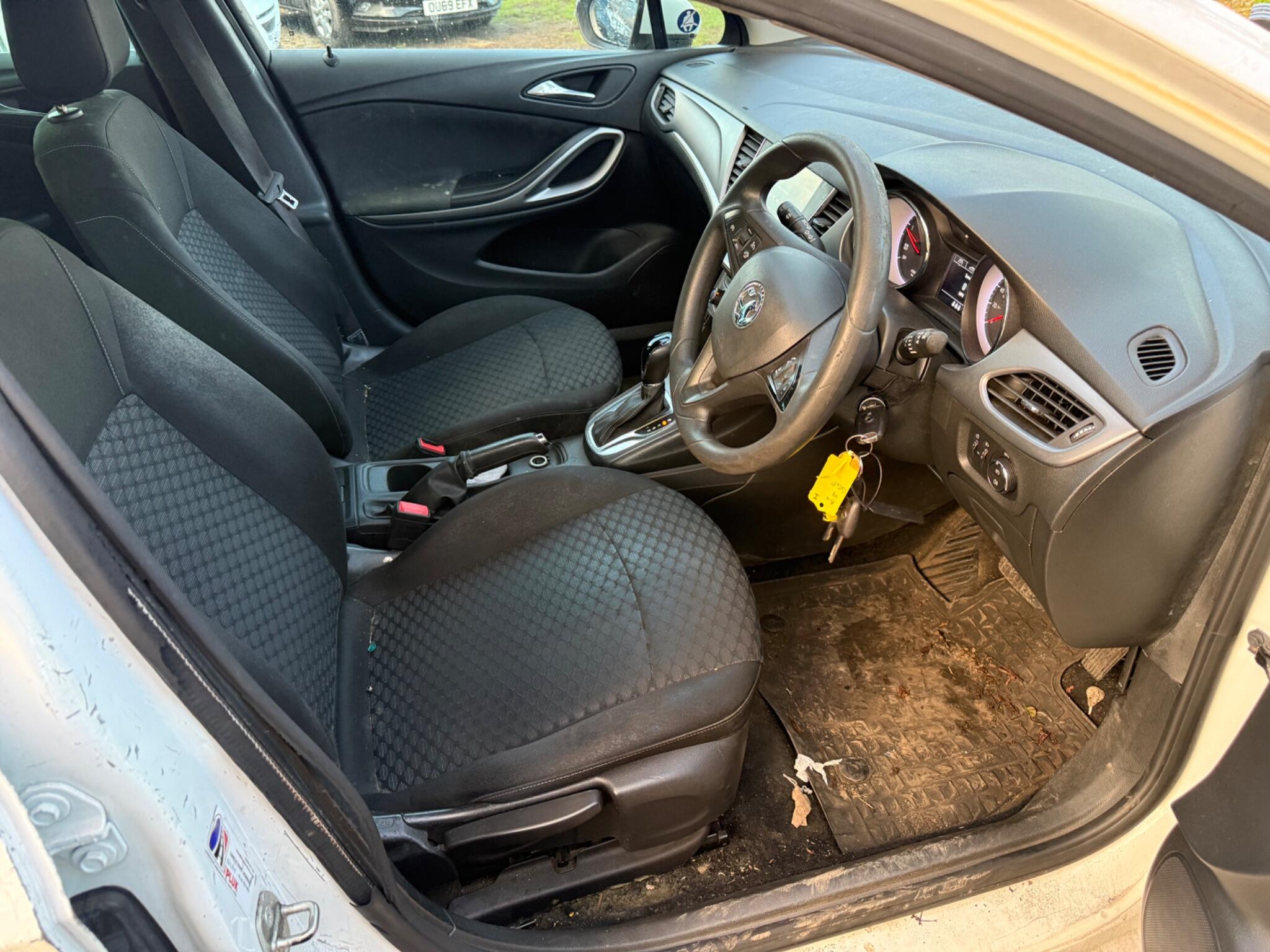 Vauxhall Astra 1.6 CDTi BlueInjection SRi Nav Sports Tourer Auto Euro 6 (s/s) 5dr — photo 37 of 44